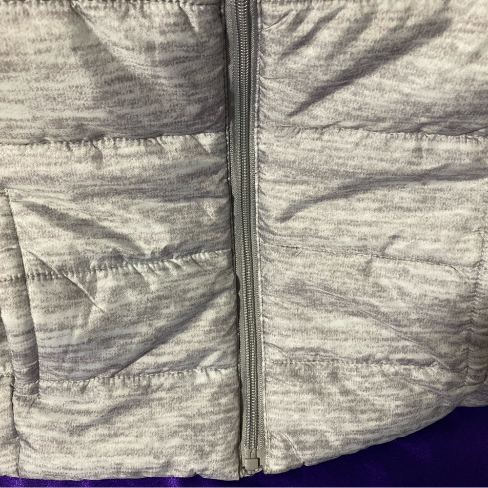 Women’s Gray Puffer Vest - Picture 3 of 5